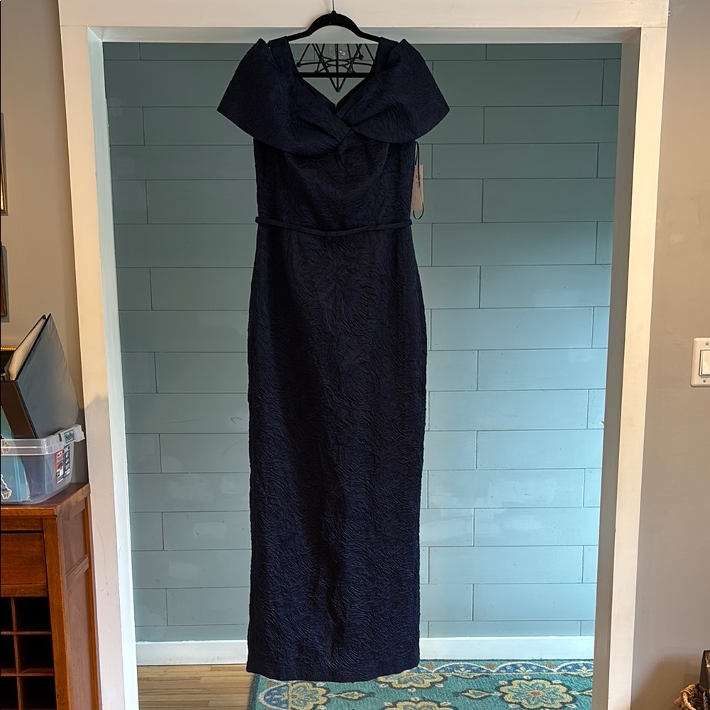 Teri Jon Navy Blue Textured gown!  No alterations